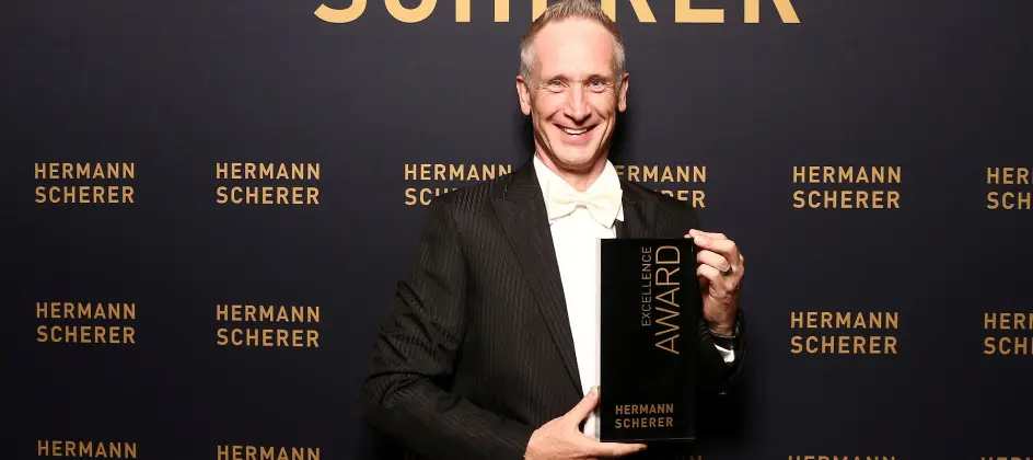 Jürgen Kob erhält Excellence Award beim Speaker Slam